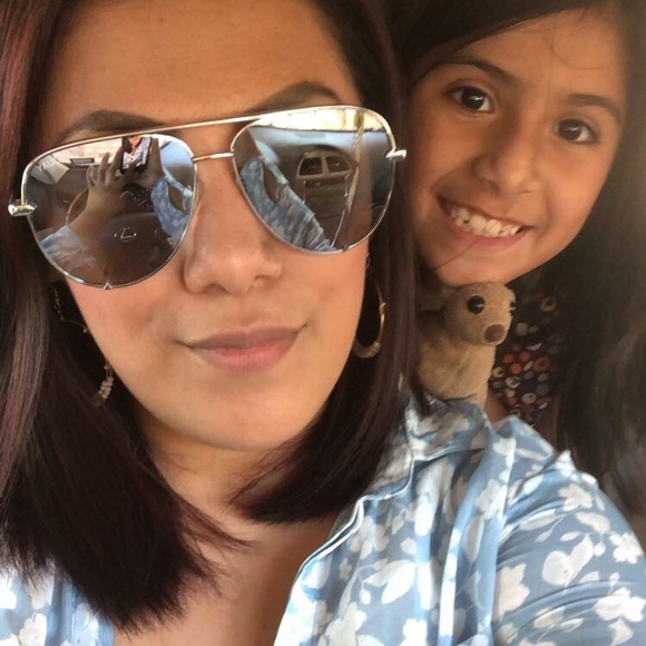 Meet your Posher, Alicia mommy of ๐ง๐ป๐ฉ๐ป๐ฆ๐ฝ๐ฑ - Picture 3 of 3